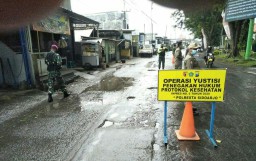 Operasi Yustisi Tertib Masker Babinsa Koramil 0816/05 Tulangan dan Tiga Pilar