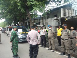 Anggota Koramil 0816/06 Tanggulngin melaksanakan Giat Ops Yustisi Gabungan