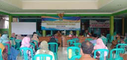 Babinsa Koramil 0816/07 Krembung Hadiri Sosialisasi PPKM Mikro Dan Stracing di Desa binaannya