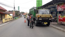 Babinsa Ramil 07 Laksanakan giat Bersama Anggota BKO, Polsek, Satpol PP dan ILS Krembung