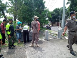 Babinsa Koramil 0816/13 Wonoayu Melaksanakan Giat Patroli Yustisi Cegah Covid-19