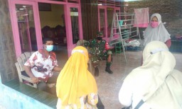 Babinsa Ganggang Panjang Dampingi Petugas Medis Tracing Warga Kontak Erat Dengan Pasien Covid-19