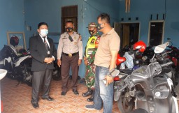 Babinsa Koramil 0816/06 Tanggulngin Gelar Pengamanan di Gereja