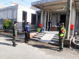 ANTISIASI PERKEMBANGAN SITUASI, BABINSA JAJARAN KORAMIL 0816/16 WARU MELAKSANAKAN PENGAMANAN PERINGATAN HARI PASKAH