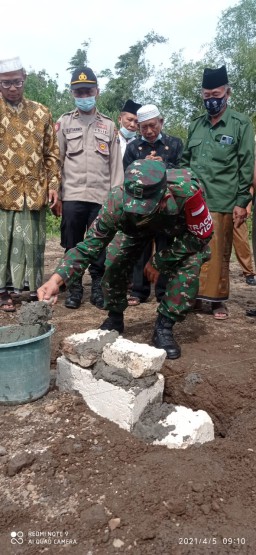 Babinsa Desa Mojoruntut Hadiri Peletakan Batu Pertama Pembangunan Masjid H. Mujiadi