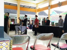 Danramil 0816/07 Krembung Hadiri Pengambilan Sumpah / Janji Mutasi Perangkat Desa Waung