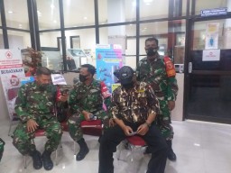 Sambut HUT ke-75 Polisi Militer Angkatan Darat, Anggota Koramil Tulangan ikuti donor darah