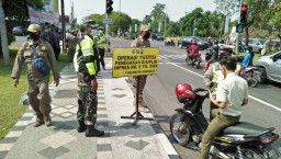 Babinsa Koramil 0816/05 Tulangan Koptu Ikwan Bersama Gelar Operasi Yustisi Gabungan Di Wilayah Kabupaten Sudoarjo