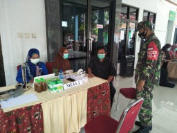 Serka Sri Irmawanto Hadiri Kegiatan Vaksinasi Covid 19 Di Desa Keper