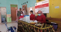 Babinsa Koramil 06 Tanggulangin Monitor Giat Suntik Vaksin Astrazeneca Tahap ke-2 Terhadap Lansia