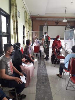 Babinsa glagaharum porong dampingi warga, vaksin astra zeneca dosis ll
