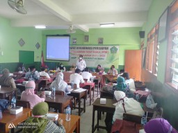 DANRAMIL 0816/16 WARU TEKANKAN PROTOKOL KESEHATAN SAAT PEMBELAJARAN TATAP MUKA PADA RAKOR SATGAS COVID-19