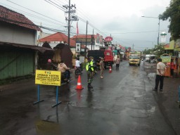 Babinsa Koramil 0816/05 Tulangan Gelar Operasi Yustisi di wilayah Tulangan