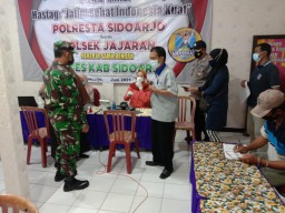 Serma Tri Sakti Laksanakan Pendampingan Warga Untuk Vaksin Covid 19