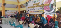 Babinsa Jabon Dampingi Kunjungan Kerja Ibu Bupati Sidoarjo Di Hari Lansia Serta Vaksinasi Massal