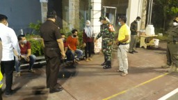 DANRAMIL 0816/16 WARU BERSAMA FORKOPIMDA SIDOARJO MELAKSANAKAN OPERASI YUSTISI
