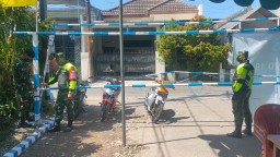 PPKM Darurat, Personil Gabungan Kec. Tulangan Sekat Jalan Perumahan