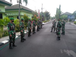 Panglima TNI dan Kapolri Tinjau pos ppkm di gedangan sidoarjo serta Gudang Obat Kodim 0816 Sidoarjo