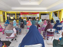 Penyaluran Bantuan Sosial Tunai BST Kades Kebaron Untuk Warga Terdampak Kebijakan PPKM Darurat