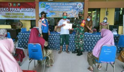 Babinsa Kalidawir Dampingi Penyaluran BLT DD Di Wilayah Binaan