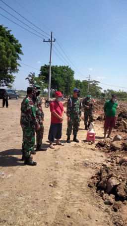 Kunjungi TPU Delta Praloyo, Dandim 0816/Sidoarjo dan Dandenpom V/4 berpesan penggali makam untuk terapkan prokes