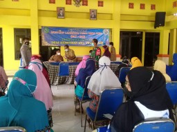 Yakinkan Tepat Sasaran ,Babinsa Koramil 0816/05 Tulangan Dampingi Penyaluran BLT DD Kepatihan