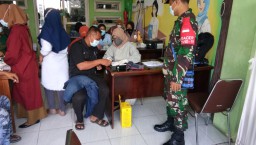 Warga Desa Kedungsolo antusias ikuti vaksinasi tahap 2 di Puskesmas Porong