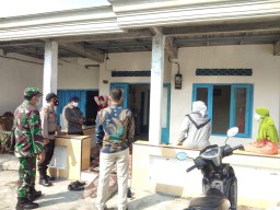 Babinsa Ikut Dampingi Petugas Medis Tracing Warga Kontak Erat Pasien Positif Covid -19