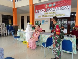 Babinsa Koramil 0816/05 Tulangan Laksanakan Tracing Kontak Erat Warga Terkonfirmasi Covid-19