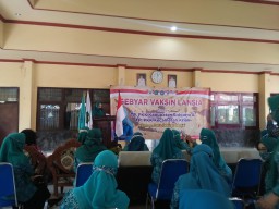 GEBYAR PELAKSANAAN VAKSIN BAGI LANSIA DAN PEMBERIAN BANTUAN DI PENDOPO KECAMATAN KRIAN