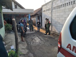 PEMINDAHAN 4 ORG WARGA ISOMAN KE ISOTER OLEH KORAMIL 0816/03 BUDURAN