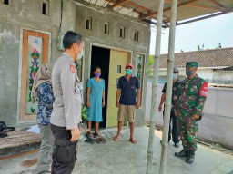 Babinsa Desa Sebani Laksanakan Tracing kerumah Warga Desa Binaan Yang Tercofirm