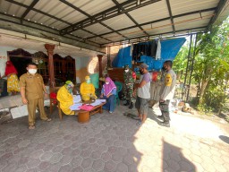 Babinsa Koramil 0816/05 Tulangan Terjun Langsung Bersama Bidan Desa Dan Tim Kesehatan Laksanakan Tracing