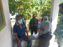 Babinsa Koramil 0816/05 Tulangan dampingi giat Vaksin Pada ODGJ Desa Kebaron