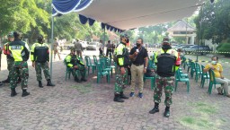 Babinsa Ramil 05/Tulangan amankan Sidang Tipiring Pelanggar Prokes Di Sidoarjo