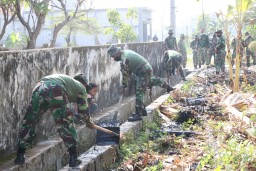 Peringati HUT RI ke 76, Kodim 0816/Sidoarjo gelar karya bakti di makam islam Sedati Gede