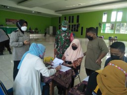 Pelda Nur Hidayat Laksanakan Pam Gerai Vaksin di SMAN 1 Krembung