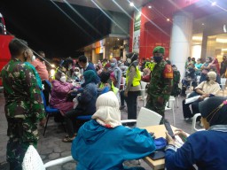 Serbuan Vaksinasi Covid-19, Kodim 0816/SDA Targetkan 300 Masyarakat umum Di Wilayah Sidoarjo Sekitaran Pusat Pembelanjaan Transmart Sidoarjo