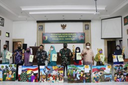 Komsos kreatif Kodim 0816/Sidoarjo, Peserta Antusias ikuti lomba melukis
