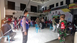 DANRAMIL 0816/03 BUDURAN DAN BABINSA SIDOMULYO MONITORING SERBUAN VAKSIN
