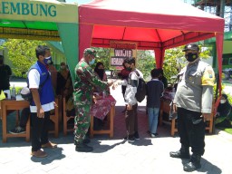 Serka Awwabin Pam Kegiatan Vaksin di SMK Islam Desa Rejeni Kec. Krembung.