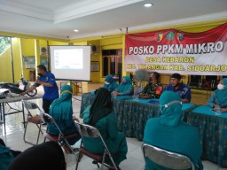 Babinsa Koramil 0816/05 Tulangan Hadiri Acara Arisan PKK Serta Sosialisasi Asuransi CAR Life Dari Surabaya.