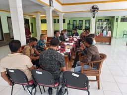 DANRAMIL 0816/03 BUDURAN MENGHADIRI RAKOR TERKAIT VAKSIN LANSIA