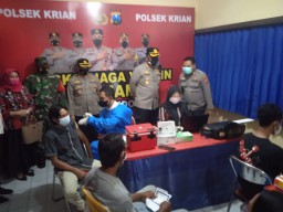 LOUNCING POSKO SIAGA VAKSIN 24 JAM DI MAPOLSEK KRIAN KECAMATAN KRIAN KABUPATEN SIDOARJO