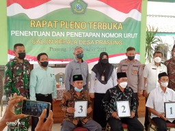 BATITUUD DAN BABINSA 0816/03 BUDURAN MENGHADIRI PENETAPAN NOMOR URUT CALON KADES PRASUNG