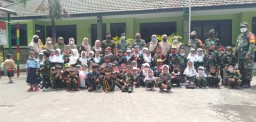 PERINGATI HARI PAHLAWAN 2021, MAKORAMIL 0816/16 WARU DIDATANGI PULUHAN MURID TK MUSLIMAT NU 134 DESA KEDUNGREJO KEC. WARU