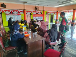 Kodim 0816/Sidoarjo gencarkan vaksin door to door untuk lansia di Candi Sidoarjo