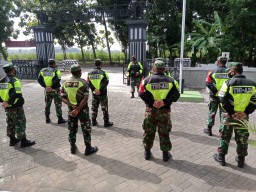 Koramil 0816/04 porong patroli menjelang malam natal dan tahun baru