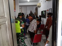ANGGOTA KORAMIL 0816/03 BUDURAN MELAKSANAKAN PENGAMANAN PERAYAAN NATAL
