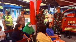 DANRAMIL 0816/16 WARU BERSAMA ANGGOTA MELAKSANAKAN PENGAMANAN KUNJUNGAN MENHUB RI BESERTA ROMBONGAN DI TERMINAL PURABAYA